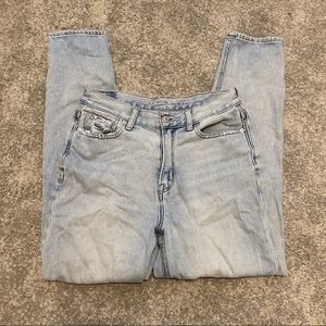 light wash mom jeans